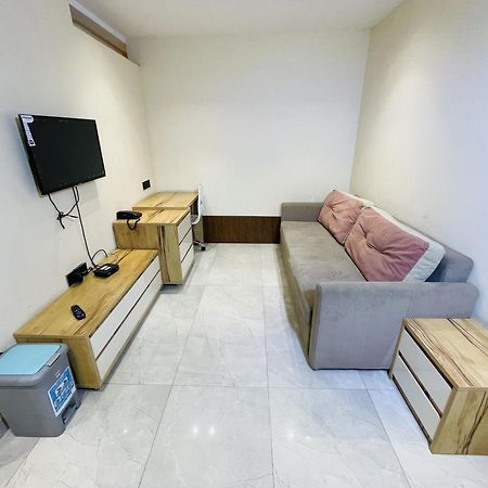 Stayez Studio Apartments Indore Esterno foto