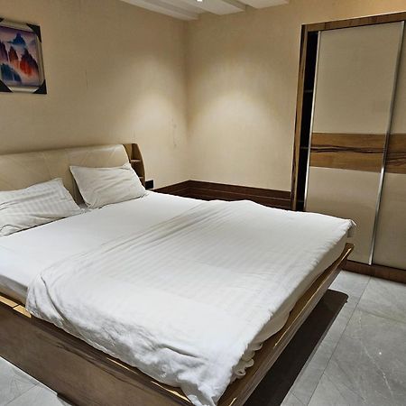 Stayez Studio Apartments Indore Esterno foto