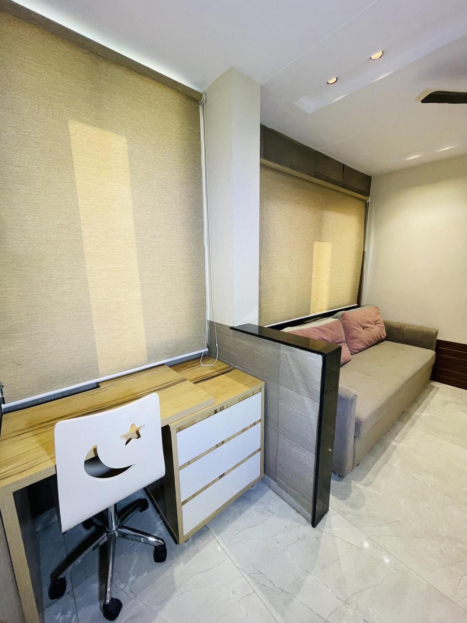 Stayez Studio Apartments Indore Esterno foto