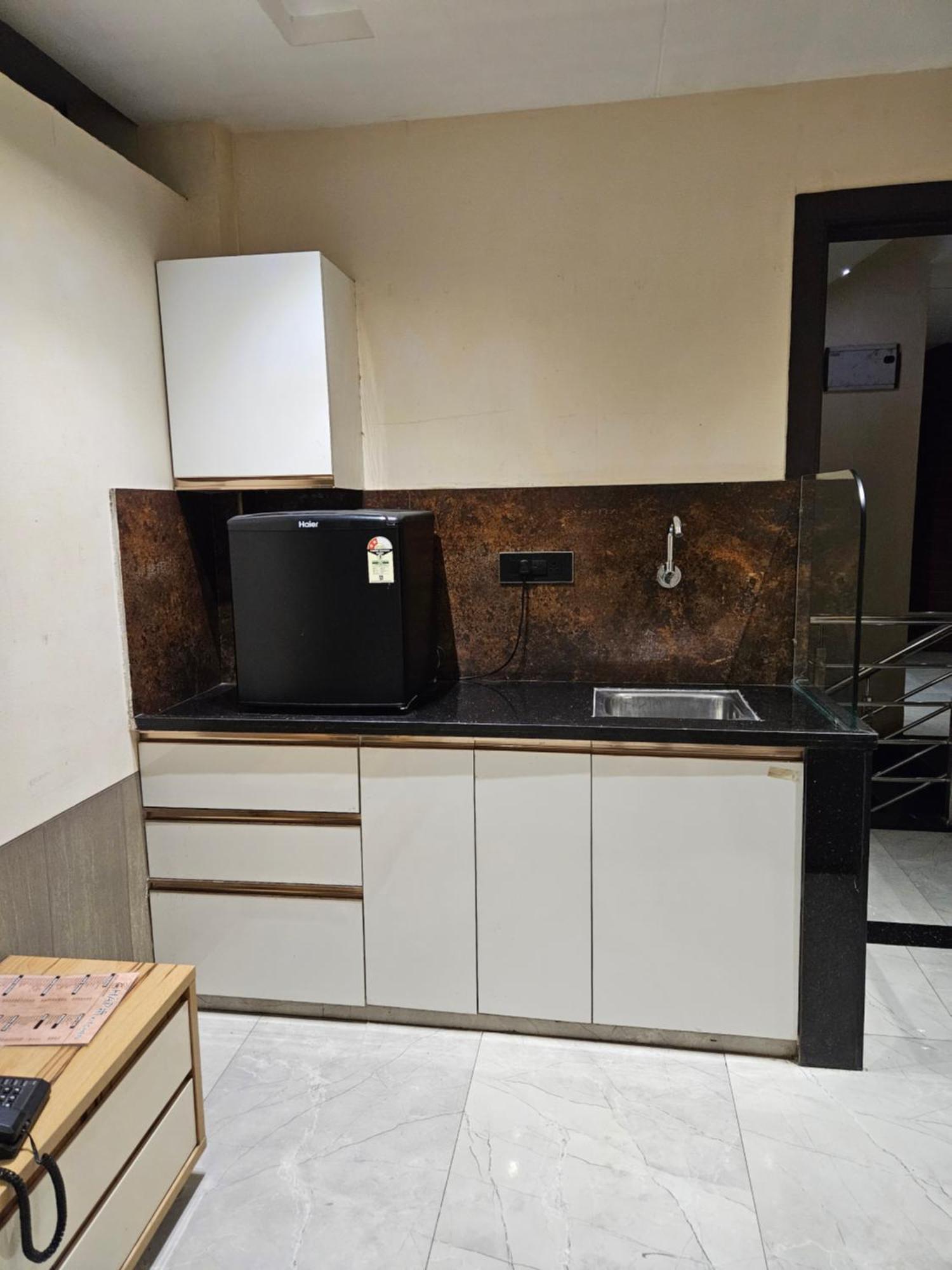 Stayez Studio Apartments Indore Esterno foto