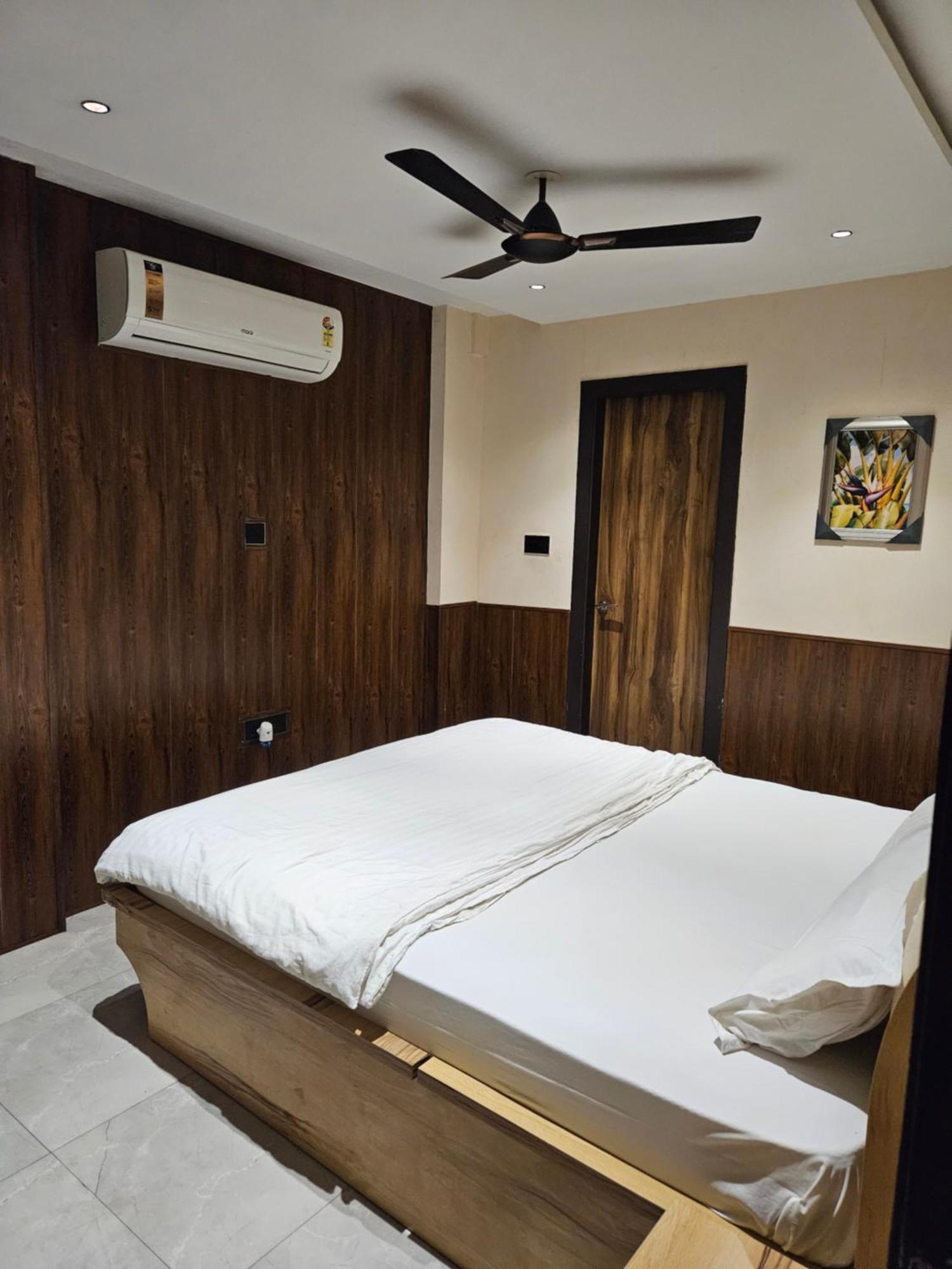 Stayez Studio Apartments Indore Esterno foto