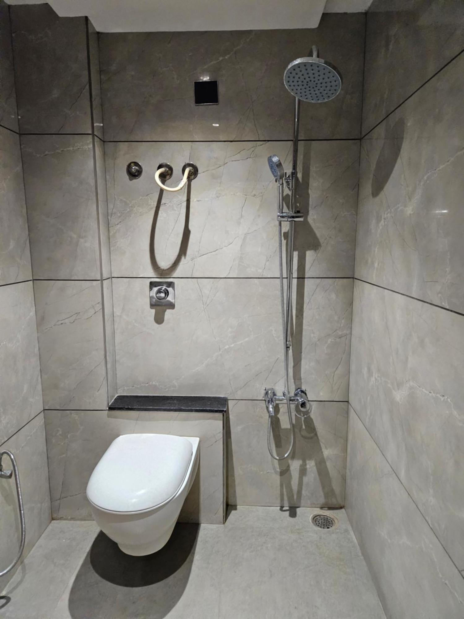 Stayez Studio Apartments Indore Esterno foto
