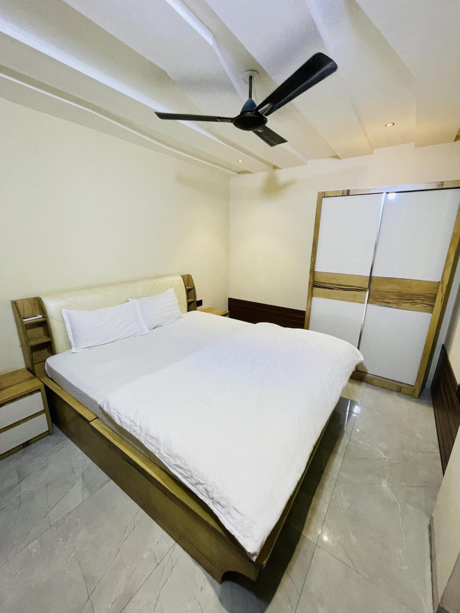 Stayez Studio Apartments Indore Esterno foto