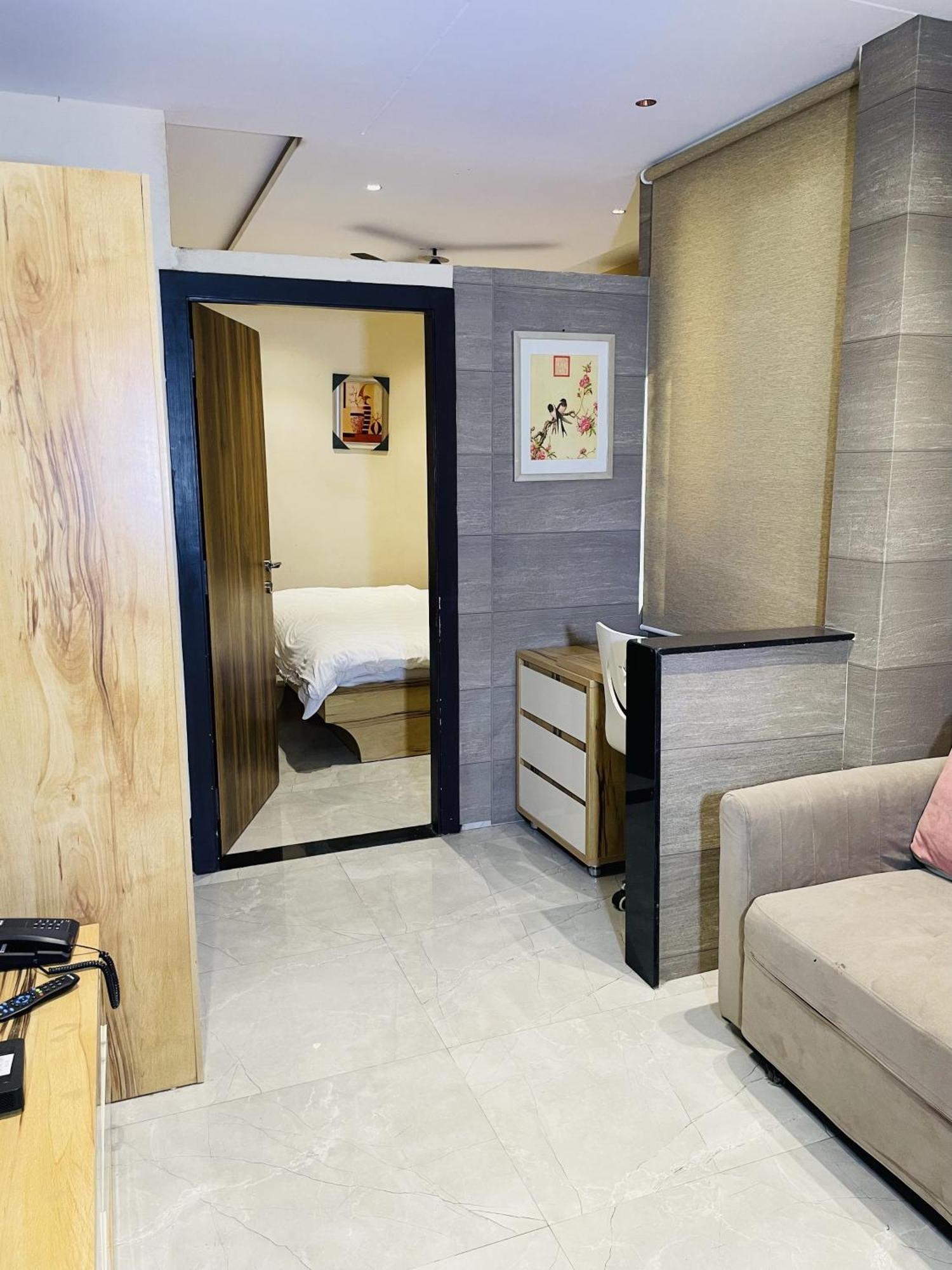Stayez Studio Apartments Indore Esterno foto