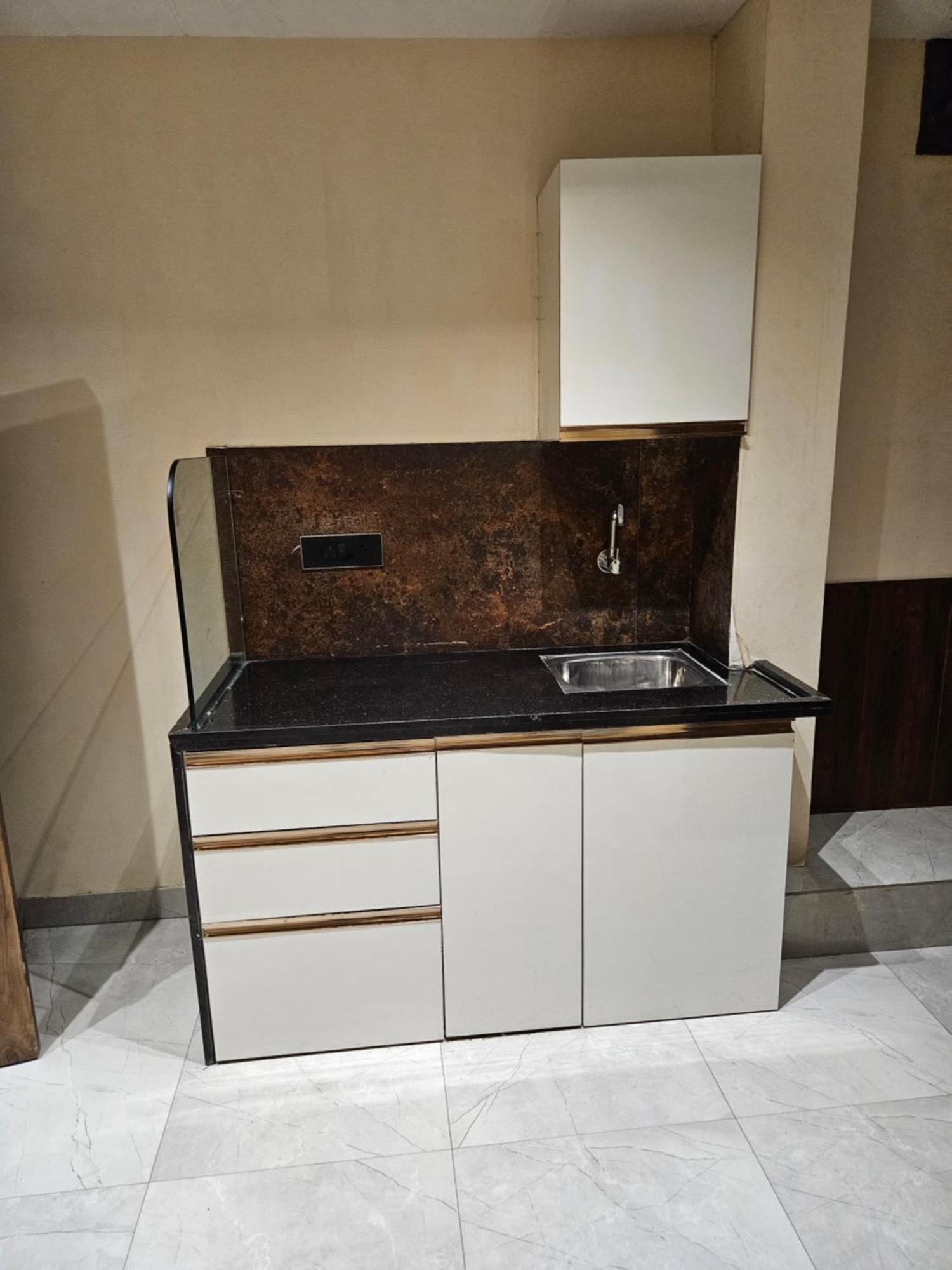 Stayez Studio Apartments Indore Esterno foto