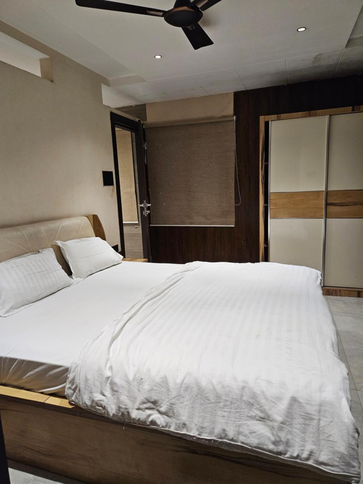 Stayez Studio Apartments Indore Esterno foto