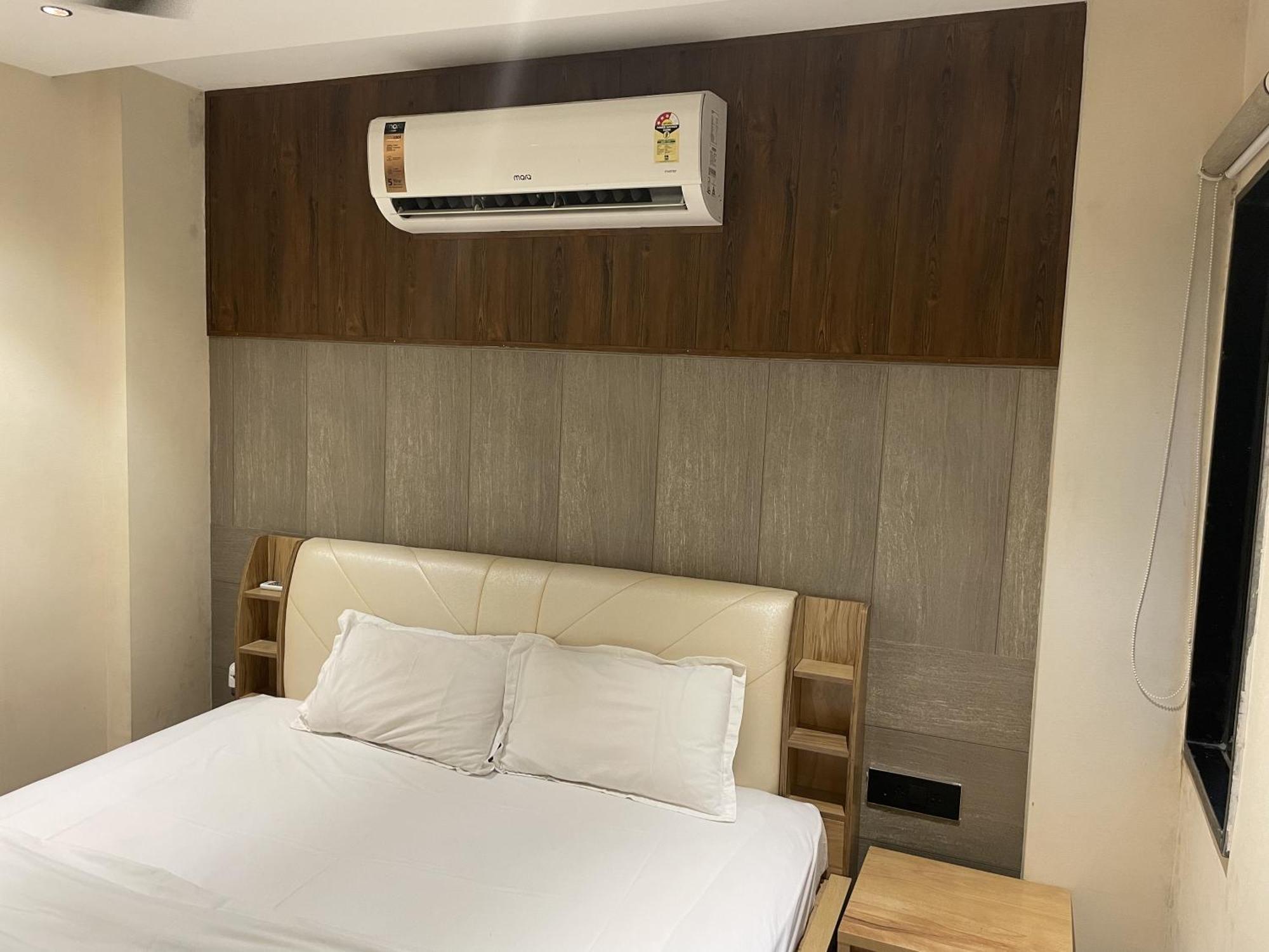 Stayez Studio Apartments Indore Esterno foto