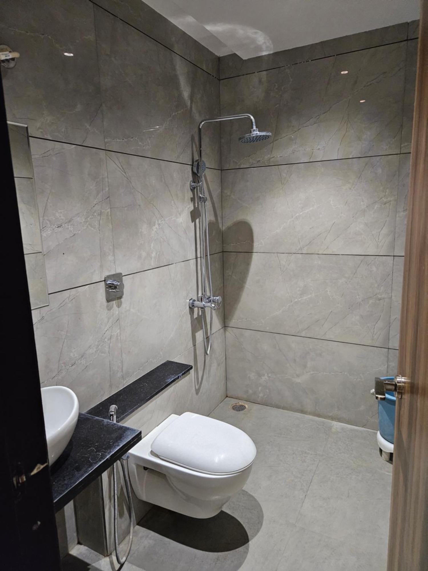 Stayez Studio Apartments Indore Esterno foto