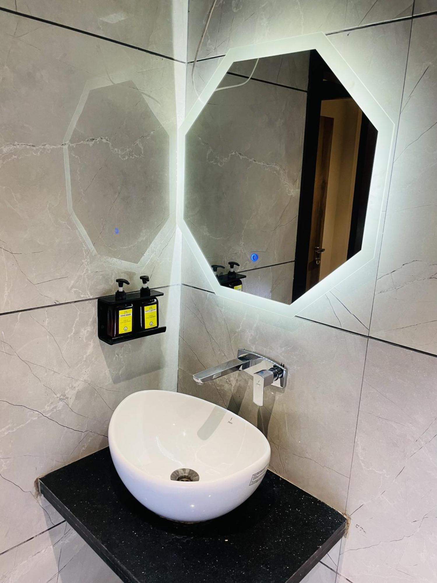 Stayez Studio Apartments Indore Esterno foto