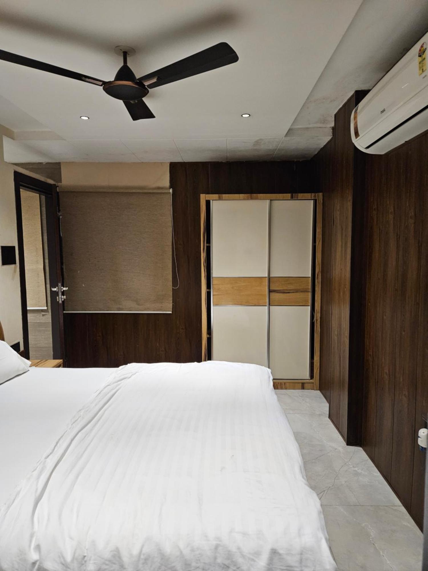 Stayez Studio Apartments Indore Esterno foto